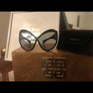 Ladies Tom Ford Sunglasses in Pristine Condition